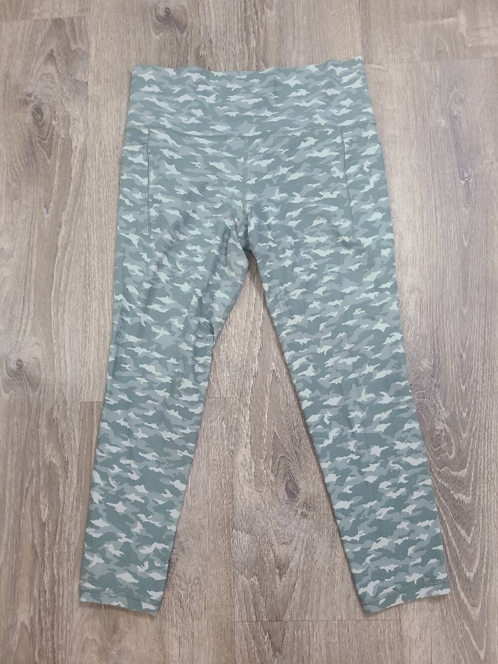 Athleta Salutation Stash Pocket 7/8 Leggings Grey Mini Camo Tight - Size Large